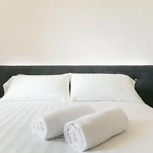 Domus Cavour Rooms&suites Hotell