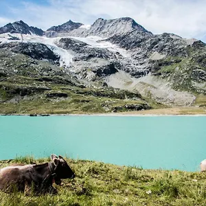 Oda ve Kahvaltı Corte Rossa, Tirano